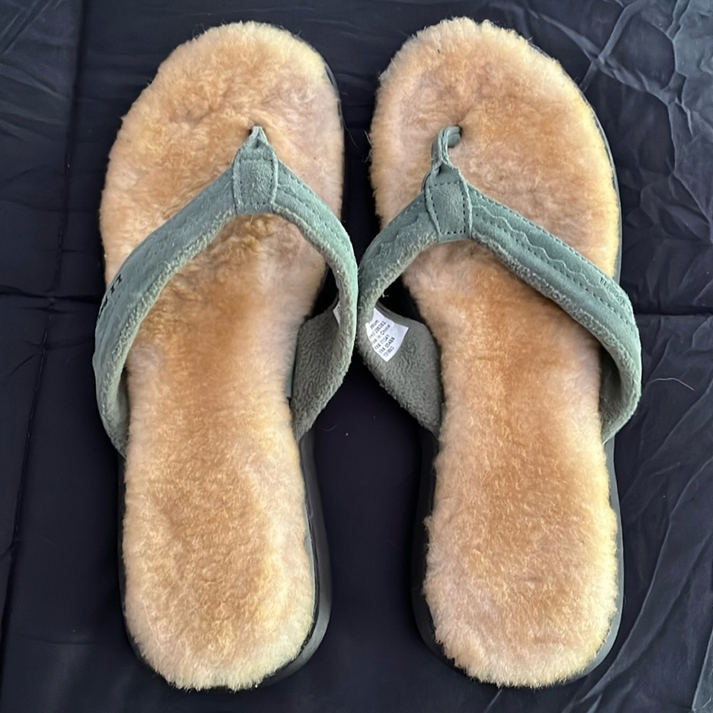 LL Bean fuzzy flip flops